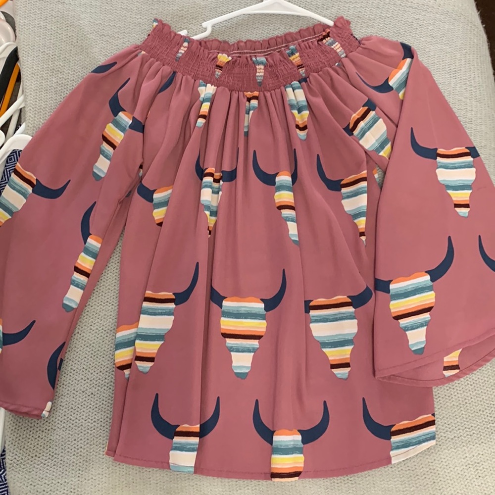 Western shirt. New without tags. Off shoulder shirt size S